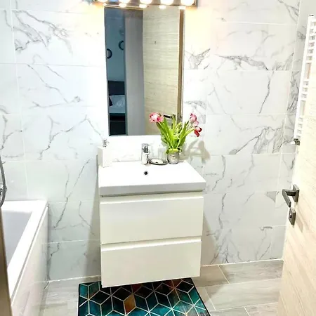 Dominic Apartament By Alezzii Nord10
